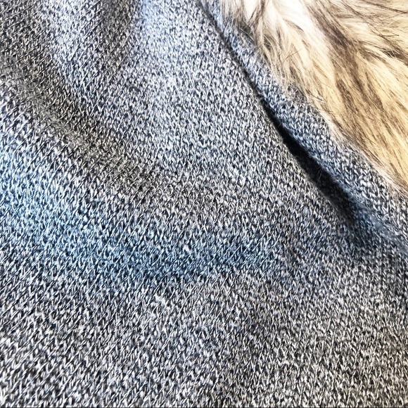 Skies are Blue Emira Faux Fur Collar Knit Vest - M - Picture 9 of 12